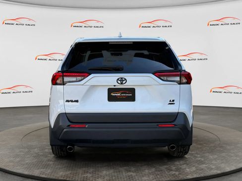 Used 2024 Toyota RAV4 LE AWD/4WD image 9