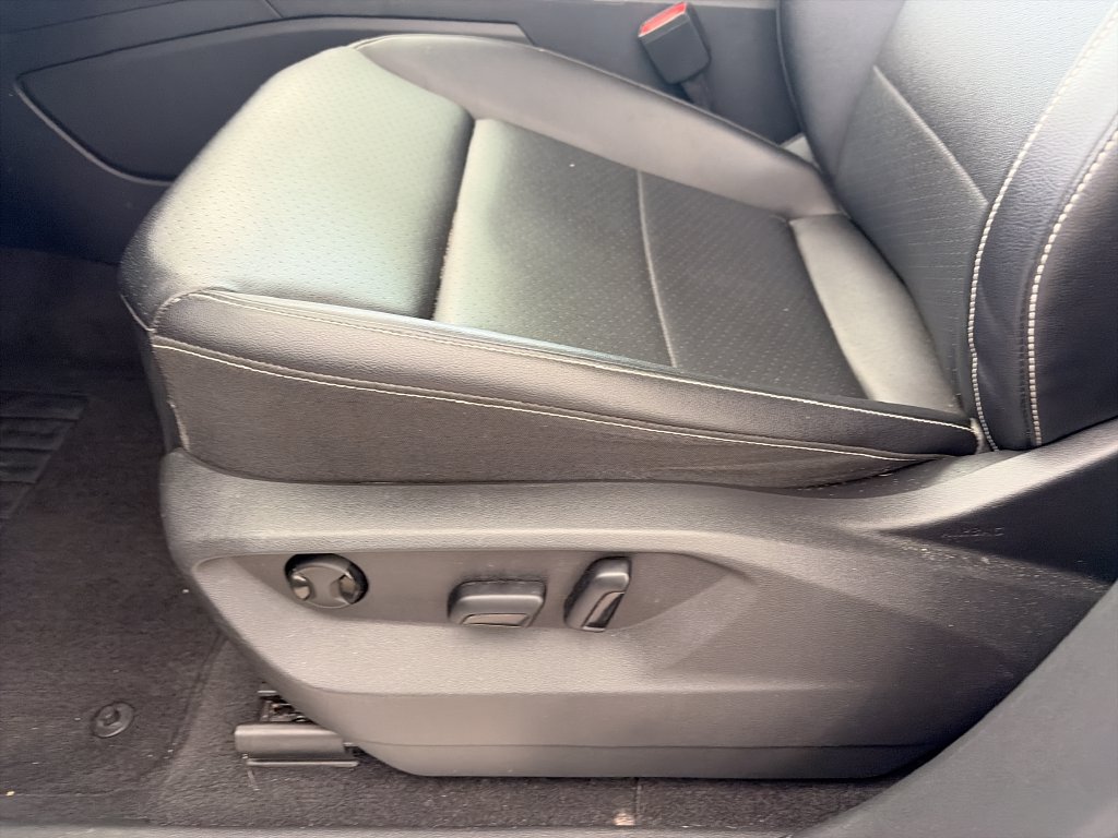 Certified 2023 Volkswagen Atlas SE w/ Black Wheel Package FWD image 11