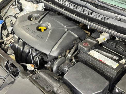 Used 2016 Hyundai Elantra SE FWD image 18