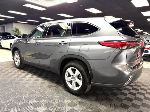 Used 2020 Toyota Highlander LE FWD image 9