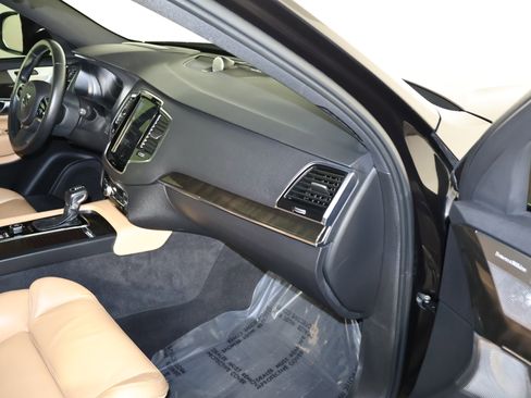 Used 2018 Volvo XC90 T6 Momentum w/ Convenience Package image 40