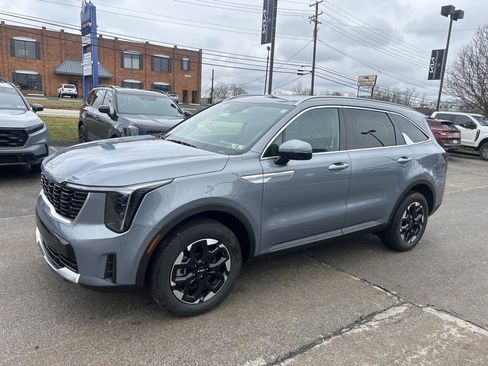 Certified 2025 Kia Sorento S image 3