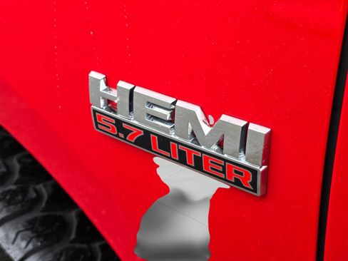 Used 2017 RAM 1500 ST RWD image 31
