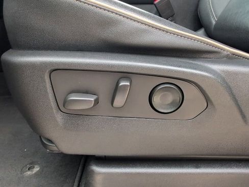 Used 2022 GMC Yukon SLT w/ SLT Premium Package image 14