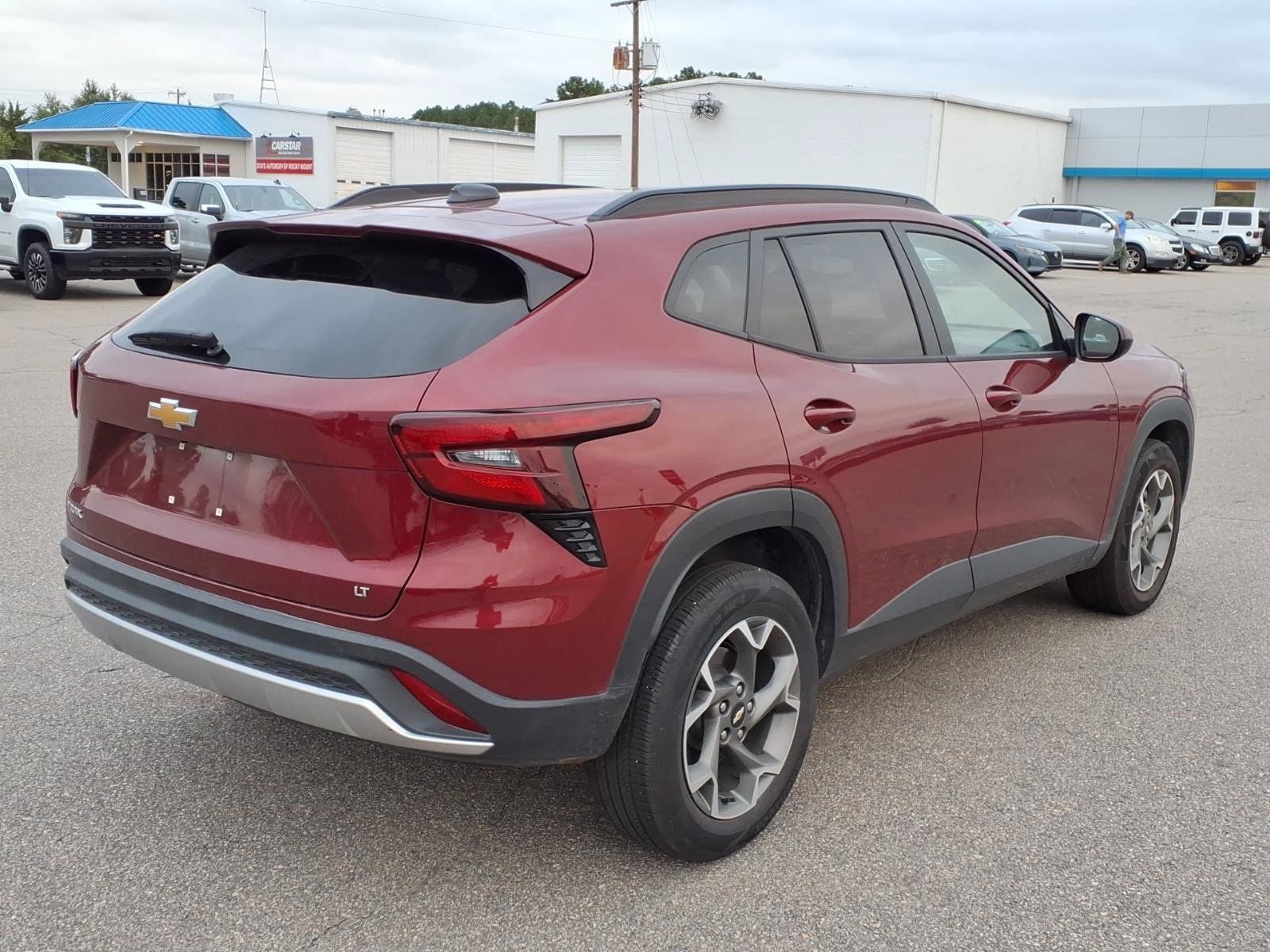 Used 2025 Chevrolet Trax LT FWD image 5