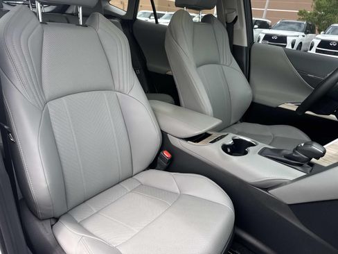 Used 2024 Toyota Venza Limited AWD/4WD image 13