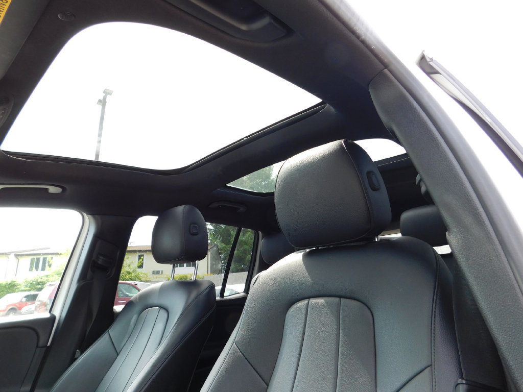 Used 2021 Mercedes-Benz GLB 250 4MATIC w/ Premium Package image 18