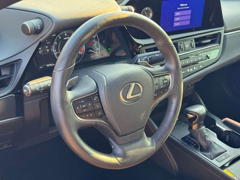 Certified 2024 Lexus ES 350 w/ Premium Package image 17