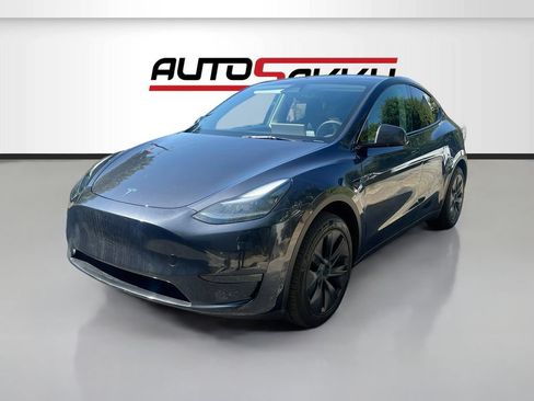 Used 2025 Tesla Model Y Long Range RWD image 3