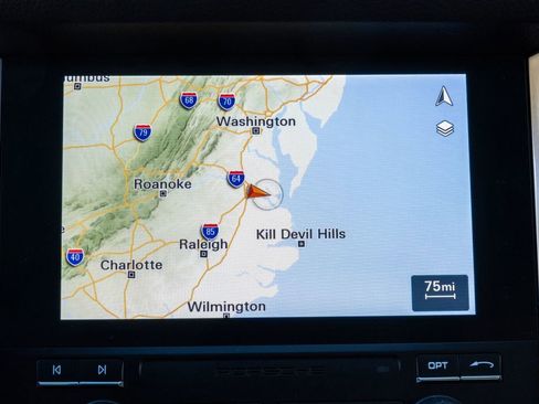 Used 2018 Porsche Macan image 18