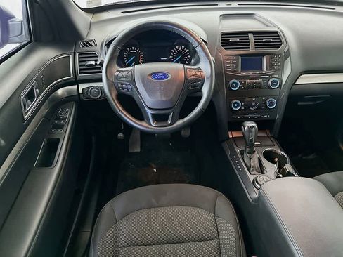 Used 2019 Ford Explorer XLT image 10