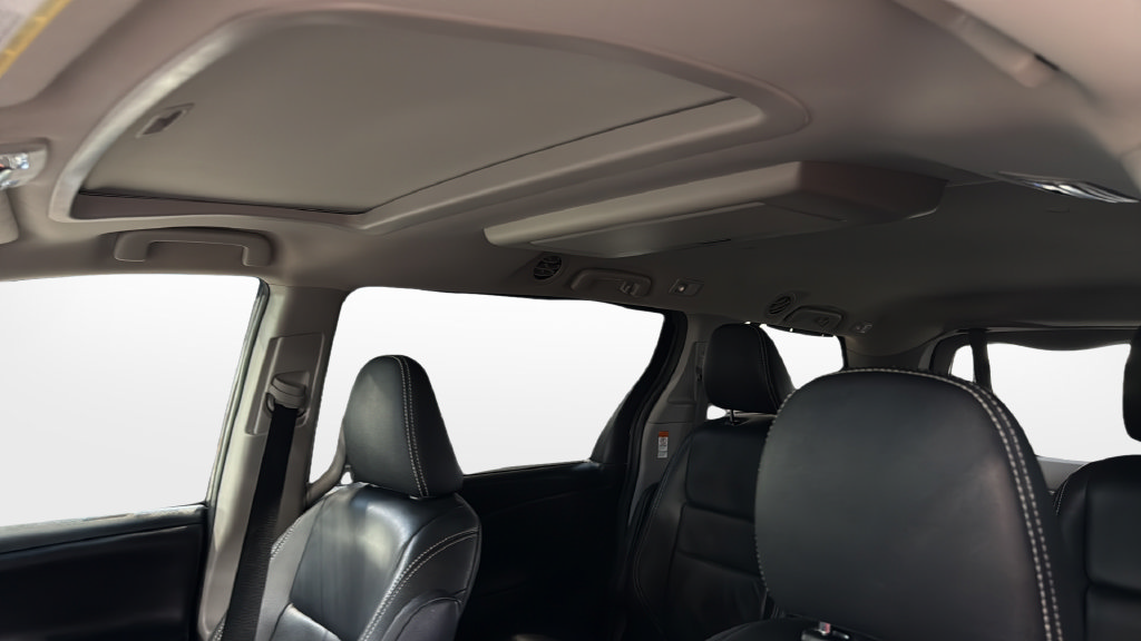 Used 2019 Toyota Sienna SE AWD/4WD image 41