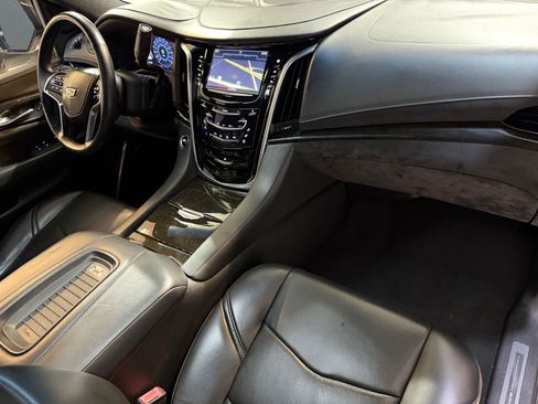 Used 2018 Cadillac Escalade ESV Platinum AWD/4WD image 54