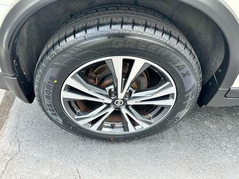 Used 2017 Nissan Rogue SL image 32