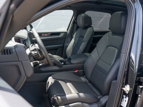 New 2026 Porsche Cayenne AWD/4WD image 5
