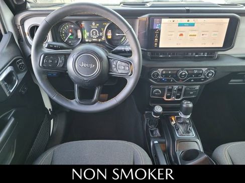 Used 2024 Jeep Wrangler Unlimited w/ Convenience Group image 8