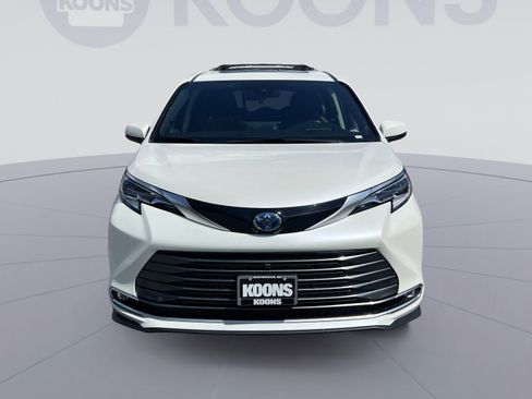 Used 2021 Toyota Sienna Platinum AWD/4WD image 11
