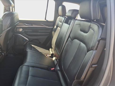 Used 2022 Jeep Grand Cherokee Overland AWD/4WD image 60