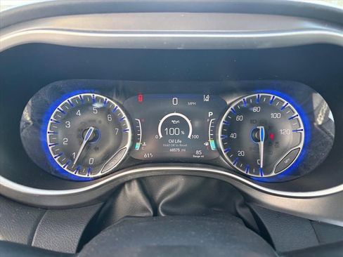 Used 2023 Chrysler Pacifica Touring-L FWD image 15