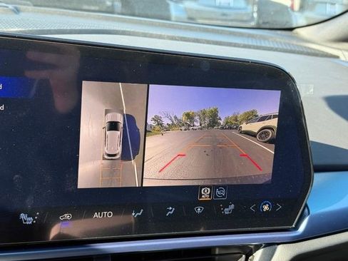 New 2026 Chevrolet Equinox EV LT image 15