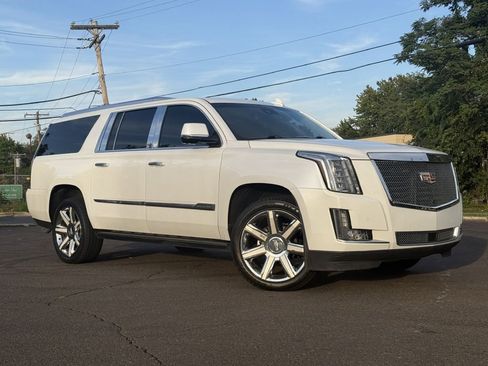Used 2016 Cadillac Escalade ESV Platinum image 2