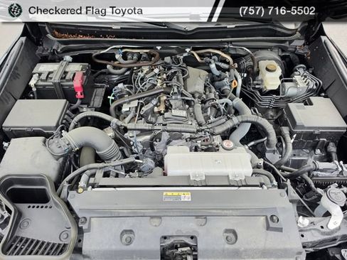Used 2025 Toyota Tacoma TRD Sport AWD/4WD image 15