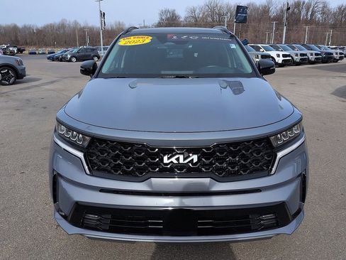 Used 2023 Kia Sorento EX w/ Panoramic Sunroof Package image 3