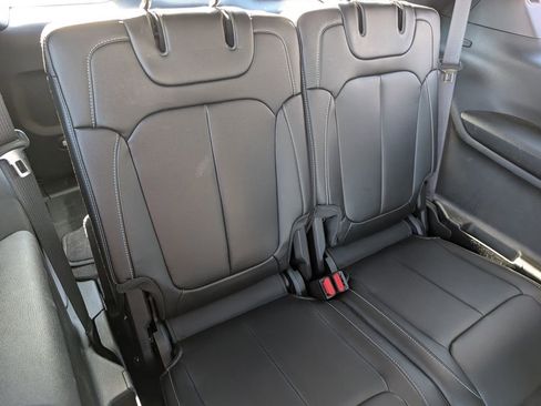 Used 2025 Jeep Grand Cherokee L Limited image 21