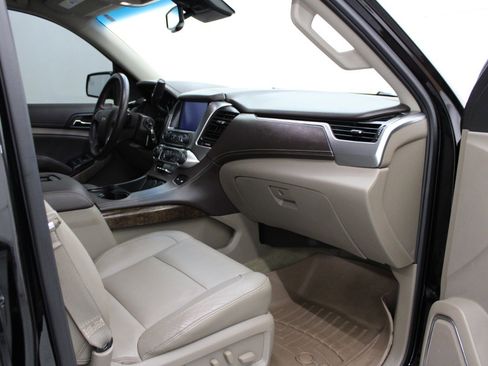 Used 2016 Chevrolet Suburban LT image 11