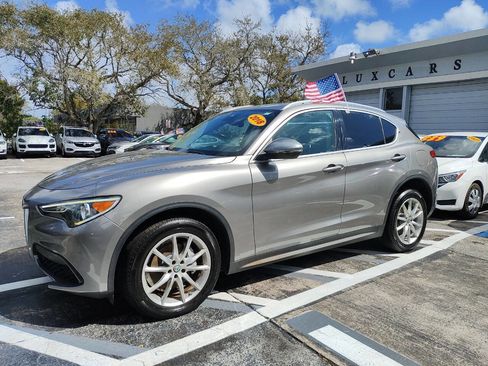 Used 2018 Alfa Romeo Stelvio Ti image 4