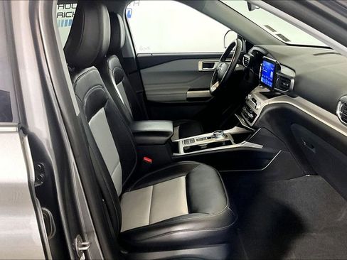Used 2023 Ford Explorer XLT w/ Equipment Group 202A RWD image 6