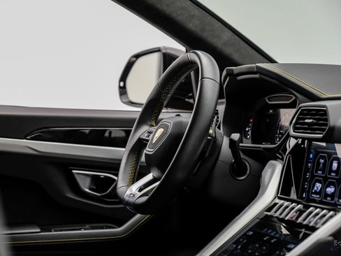 Used 2022 Lamborghini Urus AWD/4WD image 57