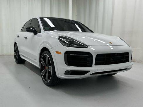 Used 2023 Porsche Cayenne GTS image 2
