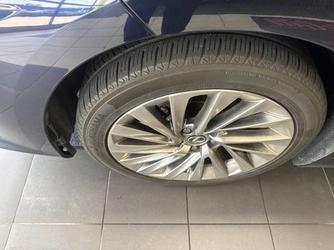 Used 2020 Lexus ES 350 Ultra Luxury w/ Accessory Package 2 FWD image 2