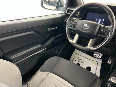 Used 2024 Toyota Tacoma TRD Sport image 11