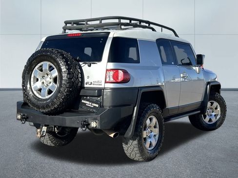 Used 2007 Toyota FJ Cruiser 4WD image 2