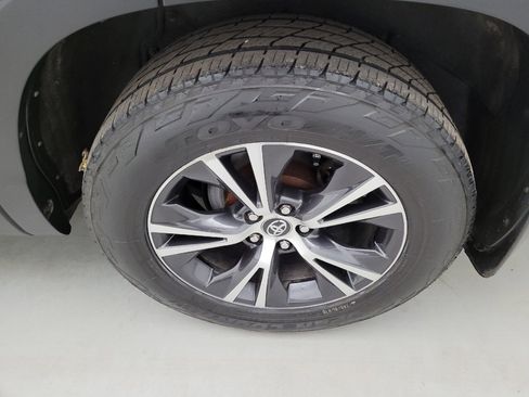 Used 2019 Toyota Highlander LE AWD/4WD image 31