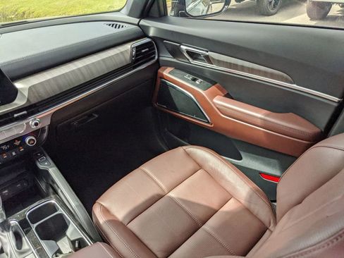 Used 2025 Kia Telluride SX w/ SX Captain's Chair Package image 18
