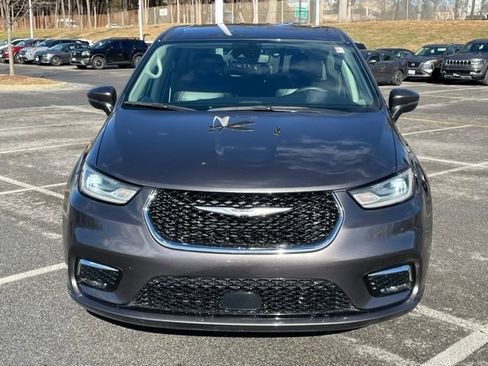 Used 2023 Chrysler Pacifica Touring-L FWD image 10
