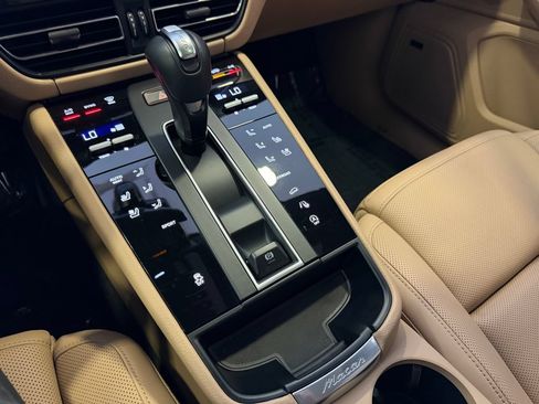 Certified 2026 Porsche Macan AWD/4WD image 19