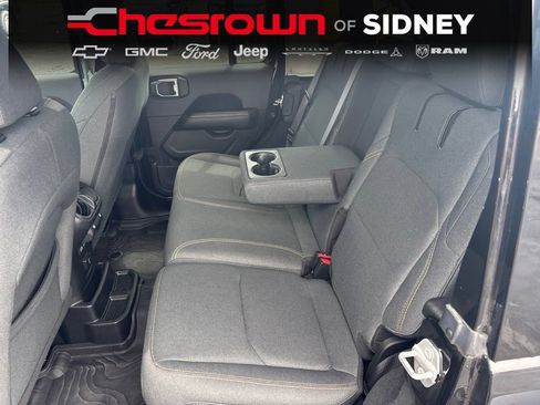 Used 2025 Jeep Wrangler Unlimited Sahara AWD/4WD image 27