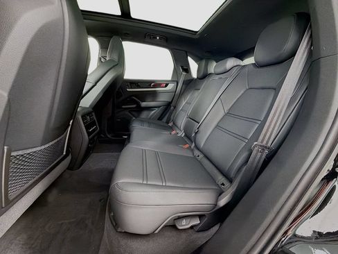 Certified 2025 Porsche Cayenne S AWD/4WD image 25