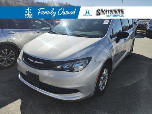 Used 2024 Chrysler Voyager LX image 1