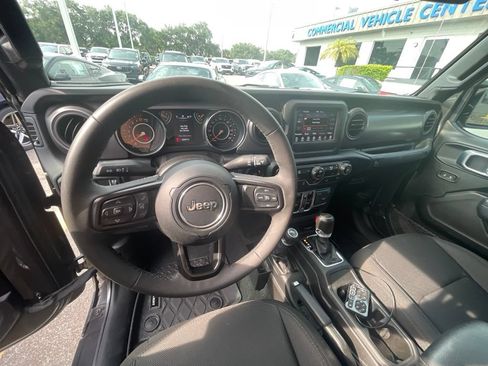 Used 2023 Jeep Gladiator Sport AWD/4WD image 3