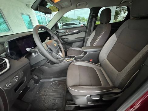Used 2024 Chevrolet TrailBlazer LT w/ LT Cold Weather Package FWD image 11