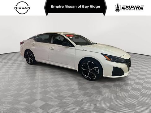Used 2024 Nissan Altima 2.5 SR FWD image 1