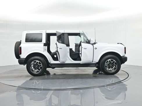 New 2025 Ford Bronco Outer Banks image 4