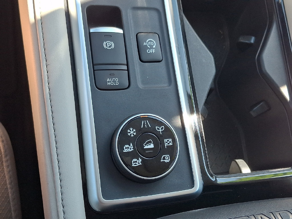 Used 2023 Nissan Pathfinder SL AWD/4WD image 26
