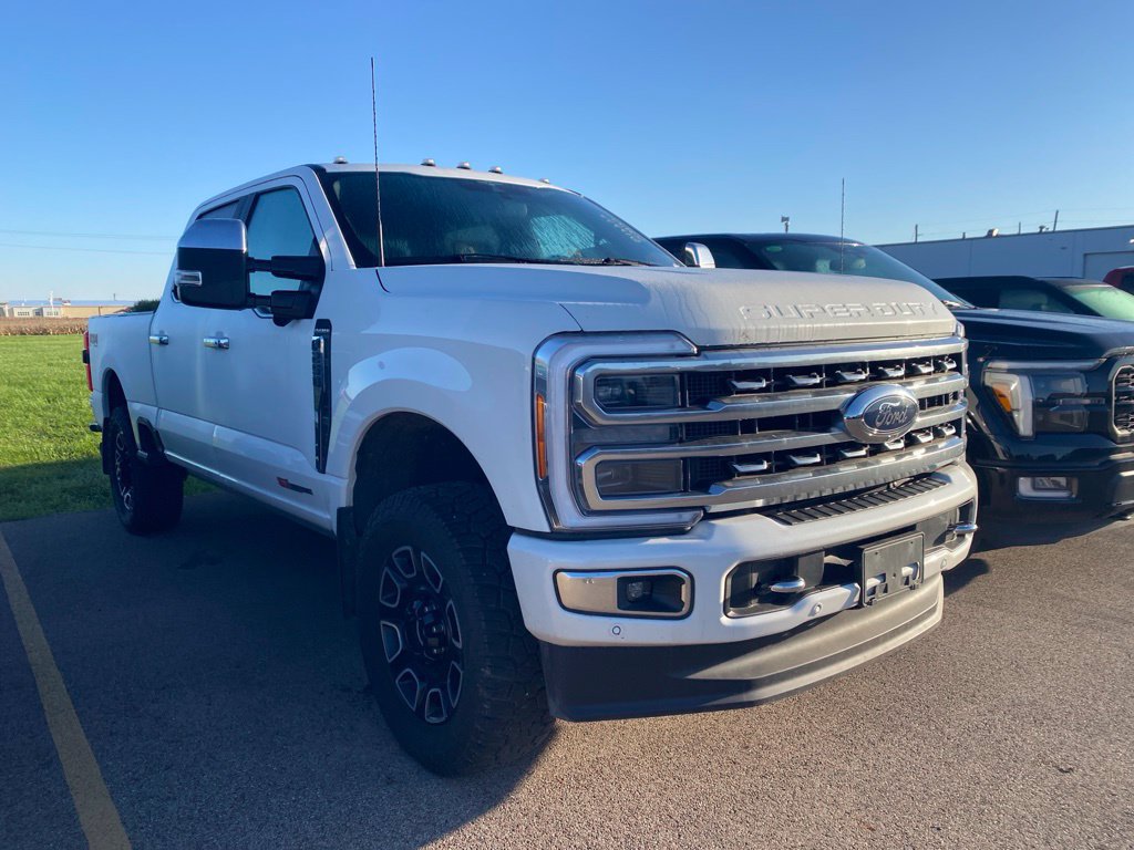 Used 2023 Ford F250 Platinum AWD/4WD image 2