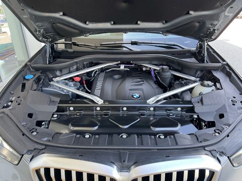 Used 2024 BMW X5 xDrive40i w/ Premium Package AWD/4WD image 16